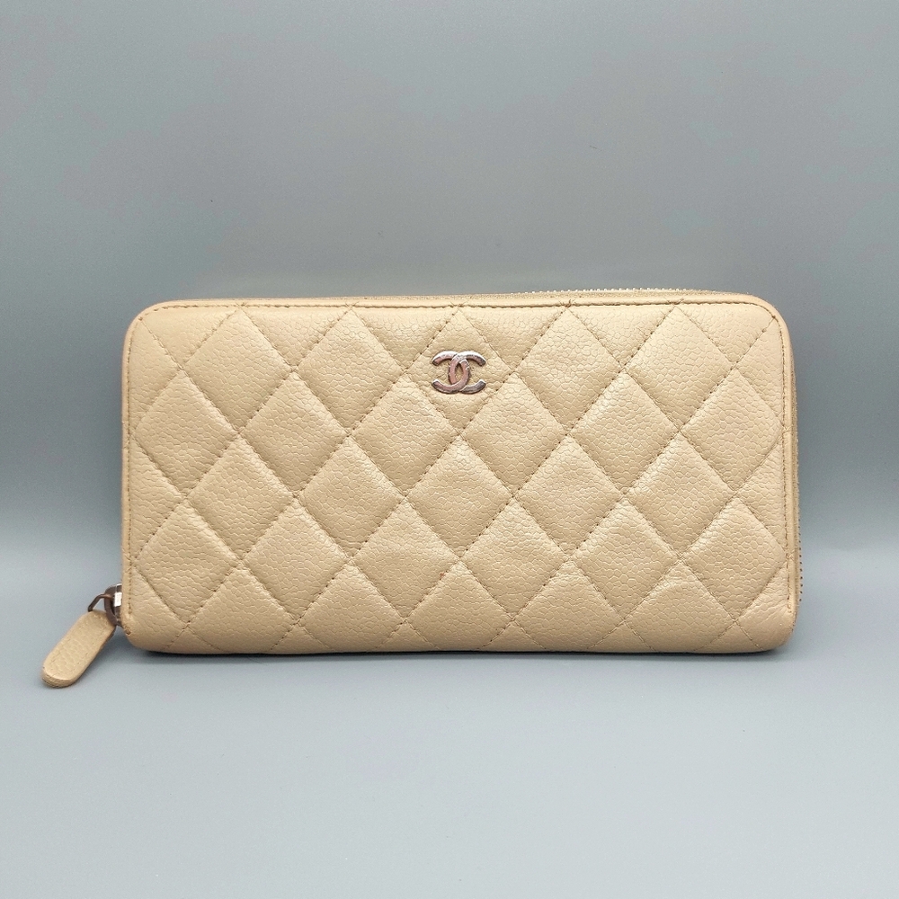 🌸CHANEL Authentic Zip-Around Beige Quilted Leather Wallet🌸